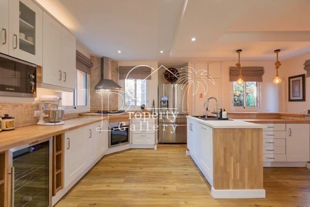 4 soveværelse Villa til salg i Puerto Santiago, Santiago del Teide med swimmingpool garage - € 1.150.000 (Ref: 9113785)