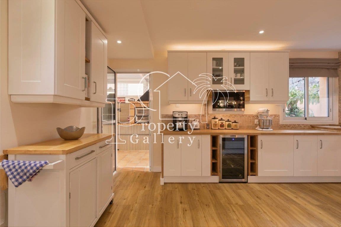 4 soveværelse Villa til salg i Puerto Santiago med swimmingpool garage - € 1.150.000 (Ref: 9113785)