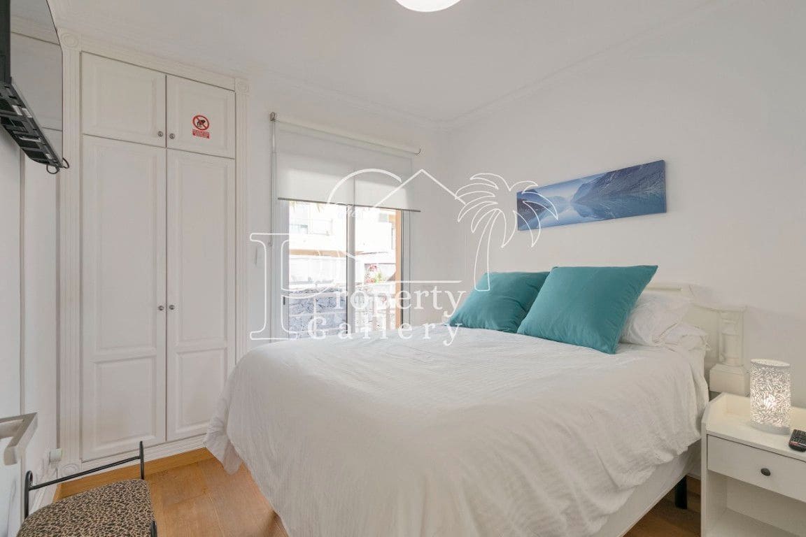 4 soveværelse Villa til salg i Puerto Santiago med swimmingpool garage - € 1.150.000 (Ref: 9113785)