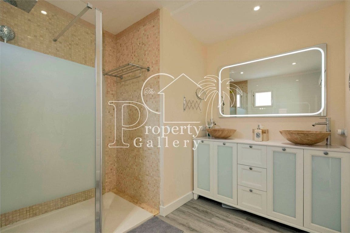 4 soveværelse Villa til salg i Puerto Santiago med swimmingpool garage - € 1.150.000 (Ref: 9113785)