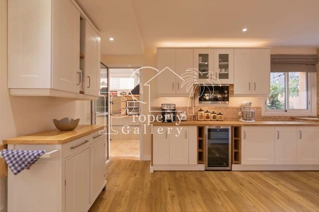 4 soveværelse Villa til salg i Puerto Santiago, Santiago del Teide med swimmingpool garage - € 1.150.000 (Ref: 9113785)