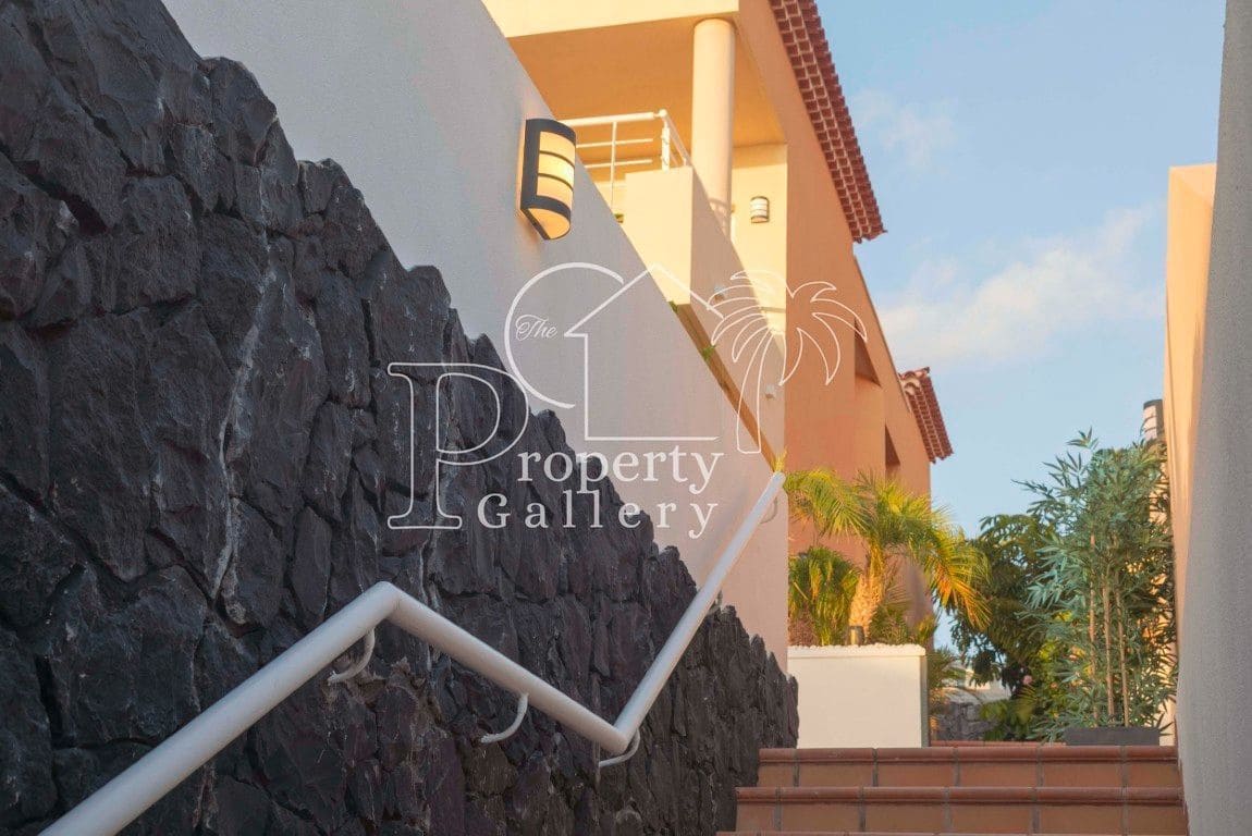 4 soveværelse Villa til salg i Puerto Santiago med swimmingpool garage - € 1.150.000 (Ref: 9113785)