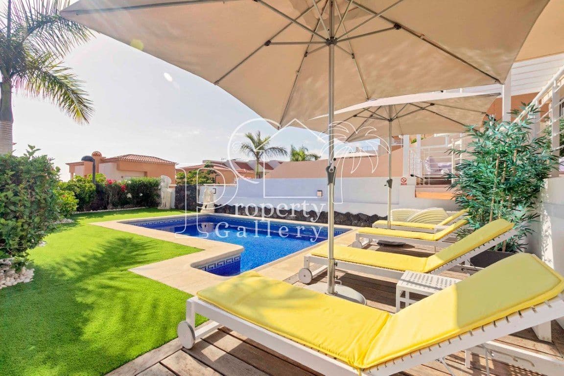 4 soveværelse Villa til salg i Puerto Santiago med swimmingpool garage - € 1.150.000 (Ref: 9113785)