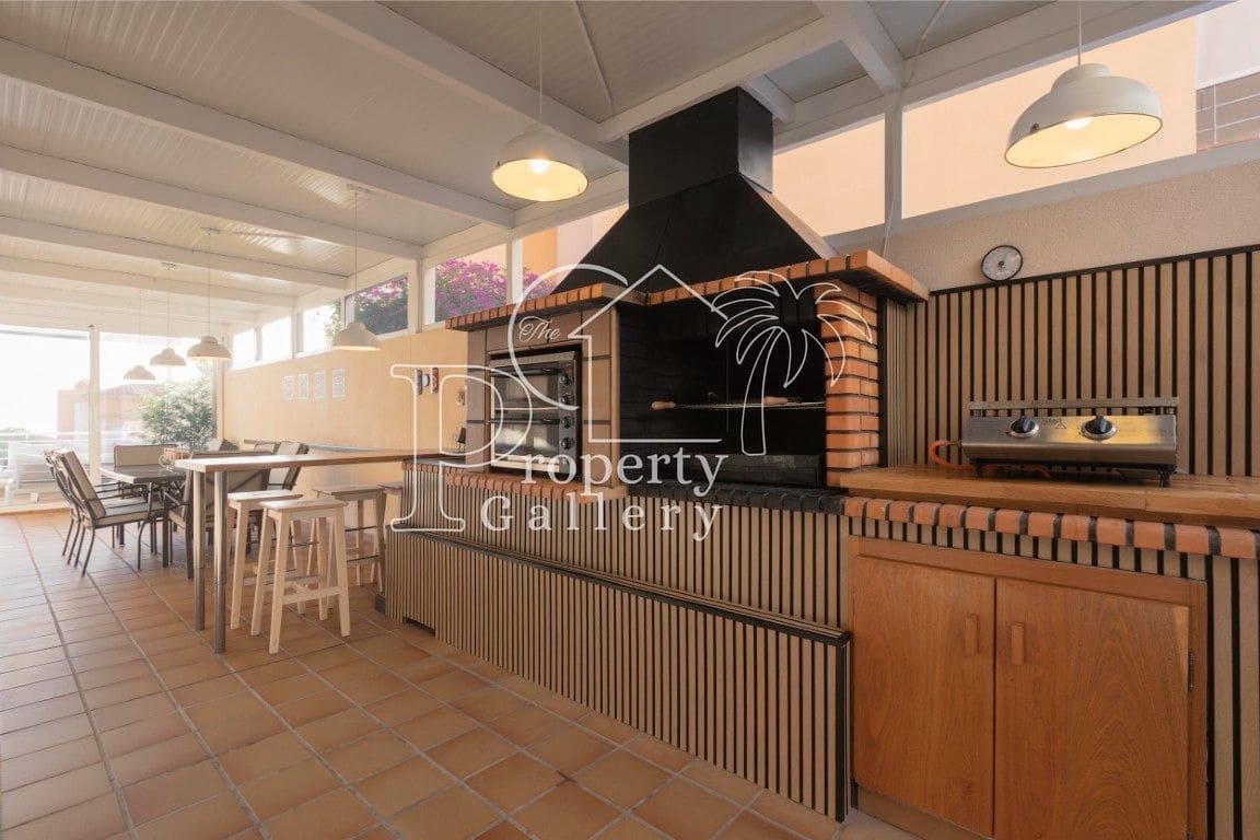 4 soveværelse Villa til salg i Puerto Santiago med swimmingpool garage - € 1.150.000 (Ref: 9113785)