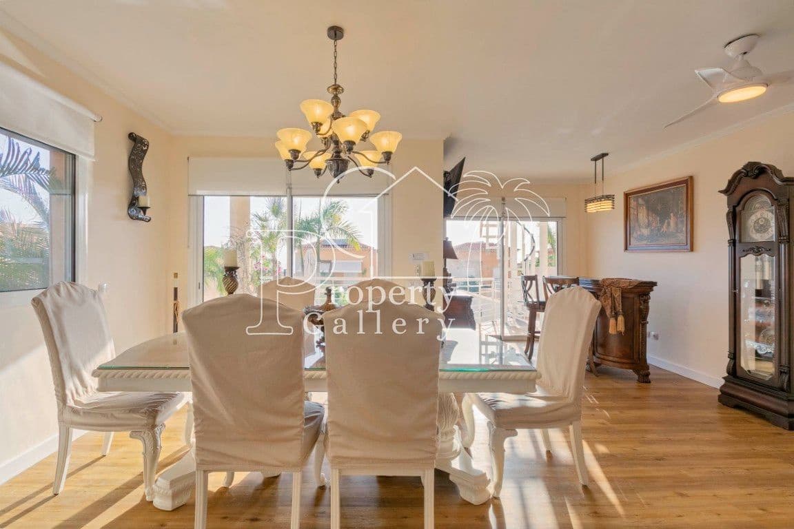 4 soveværelse Villa til salg i Puerto Santiago med swimmingpool garage - € 1.150.000 (Ref: 9113785)