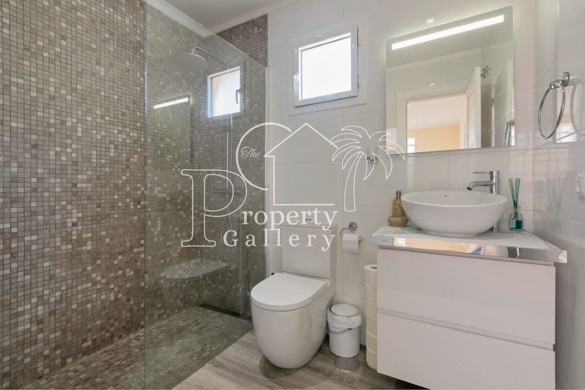 4 soveværelse Villa til salg i Puerto Santiago med swimmingpool garage - € 1.150.000 (Ref: 9113785)