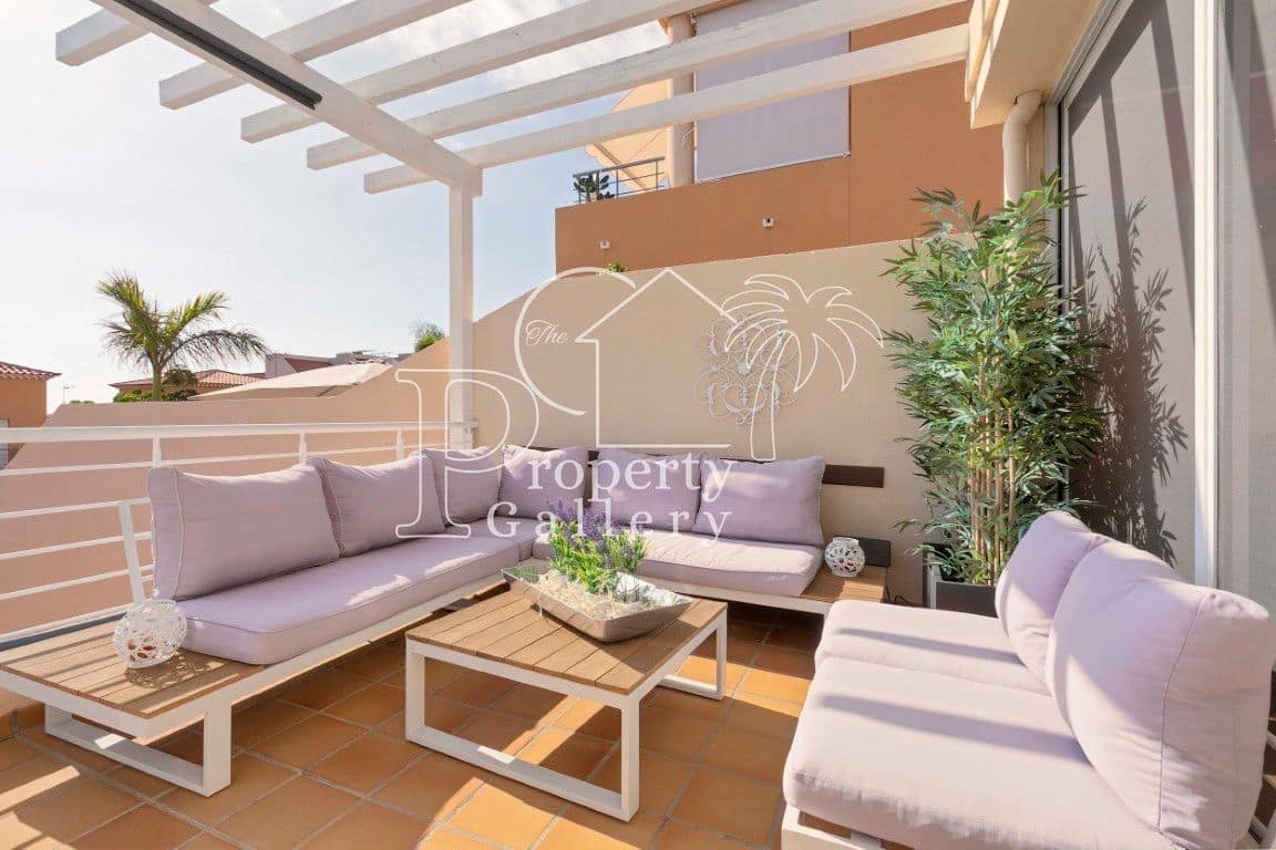 4 soveværelse Villa til salg i Puerto Santiago med swimmingpool garage - € 1.150.000 (Ref: 9113785)