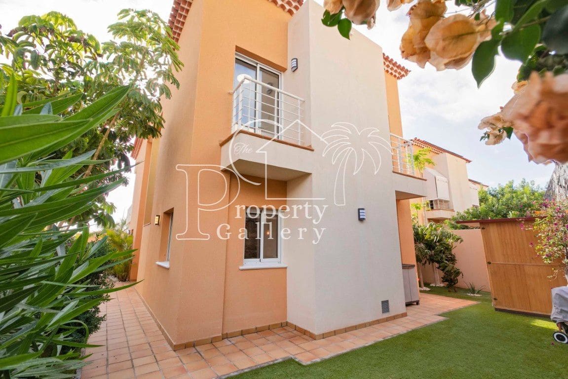 4 soveværelse Villa til salg i Puerto Santiago med swimmingpool garage - € 1.150.000 (Ref: 9113785)