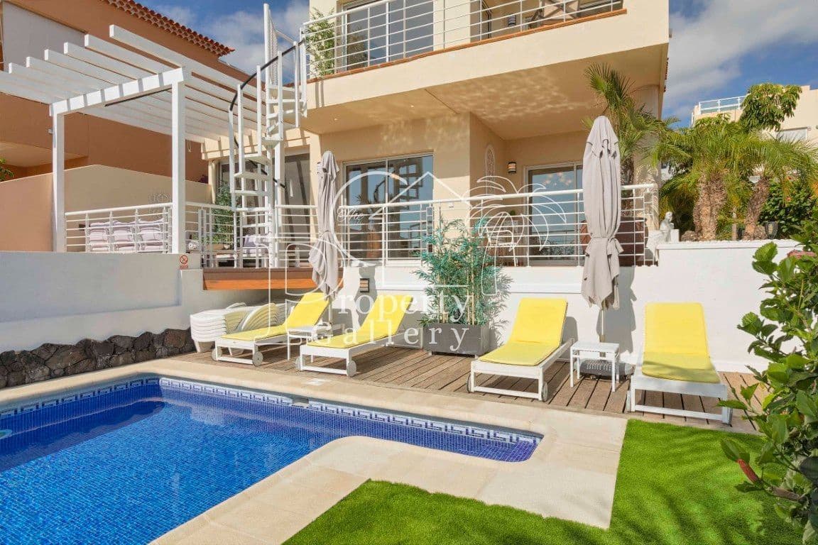4 soveværelse Villa til salg i Puerto Santiago med swimmingpool garage - € 1.150.000 (Ref: 9113785)