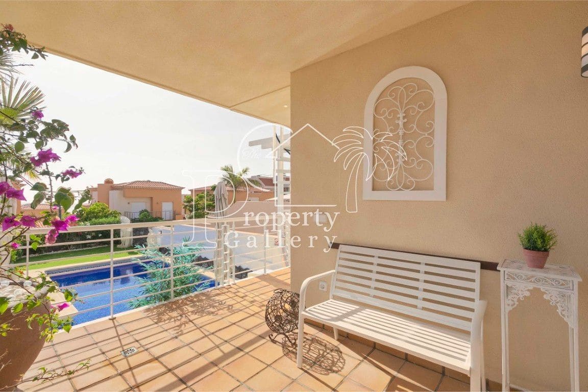 4 soveværelse Villa til salg i Puerto Santiago med swimmingpool garage - € 1.150.000 (Ref: 9113785)
