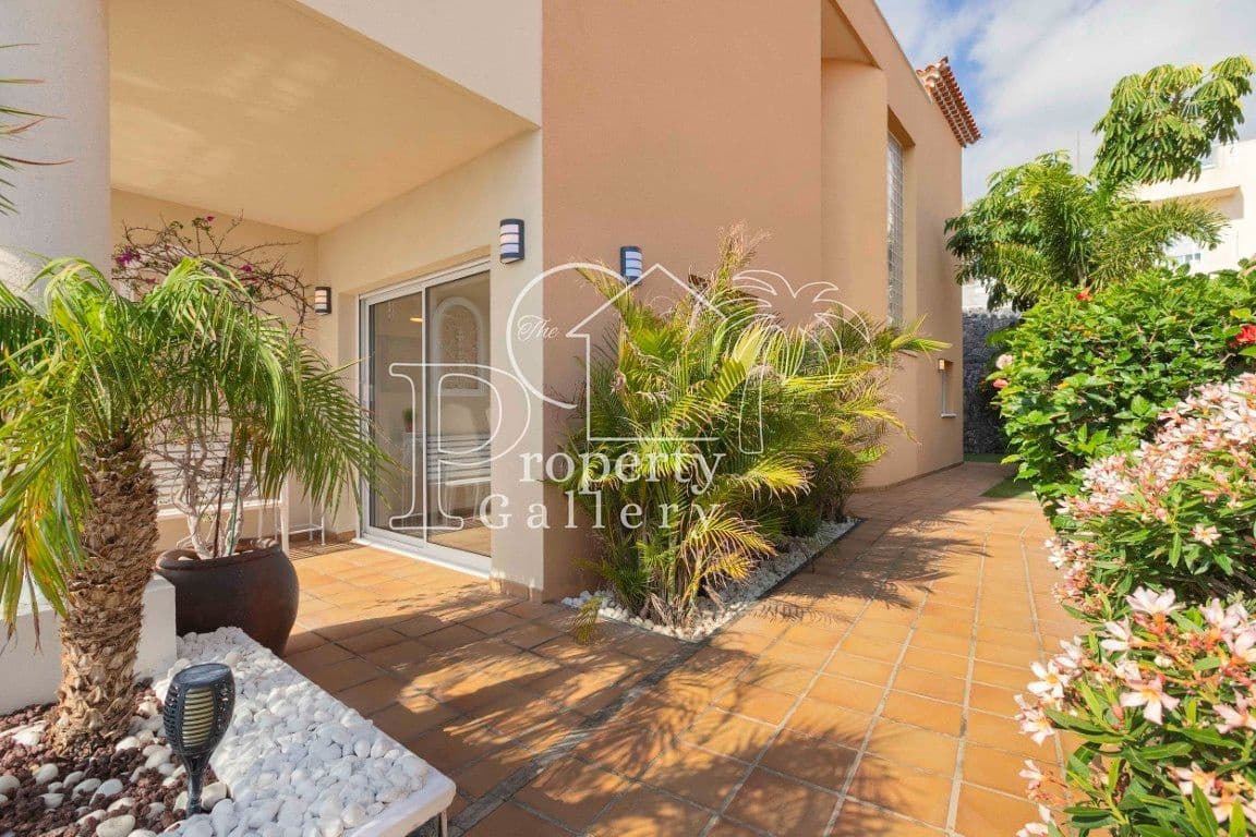 4 soveværelse Villa til salg i Puerto Santiago med swimmingpool garage - € 1.150.000 (Ref: 9113785)