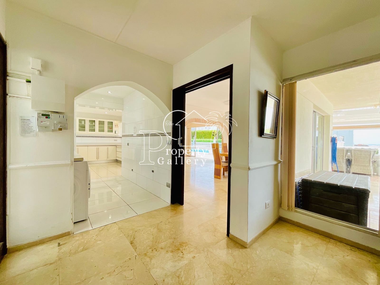 6 soveværelse Villa til salg i Costa Adeje med swimmingpool garage - € 3.800.000 (Ref: 9129450)