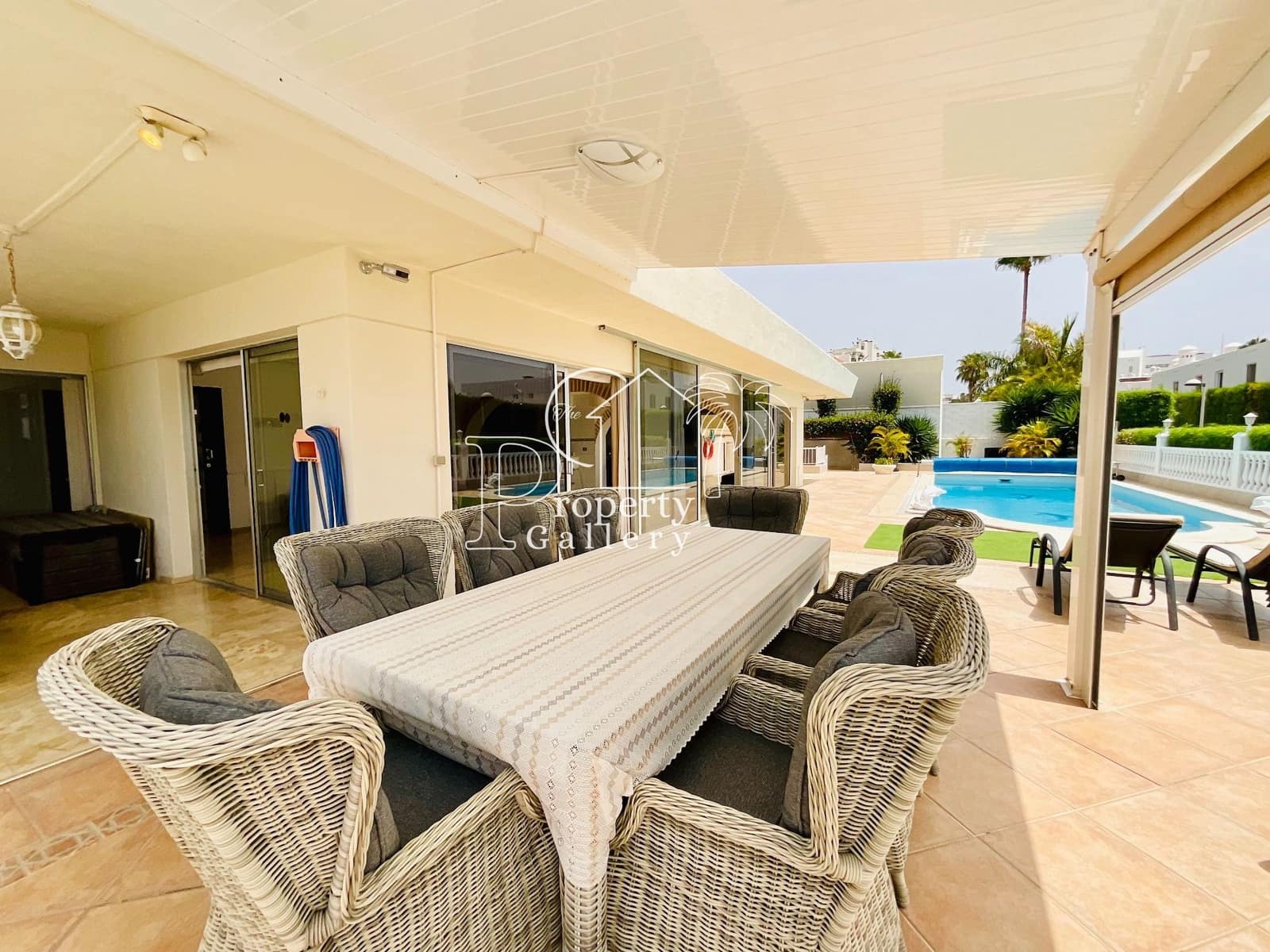 6 soveværelse Villa til salg i Costa Adeje med swimmingpool garage - € 3.800.000 (Ref: 9129450)