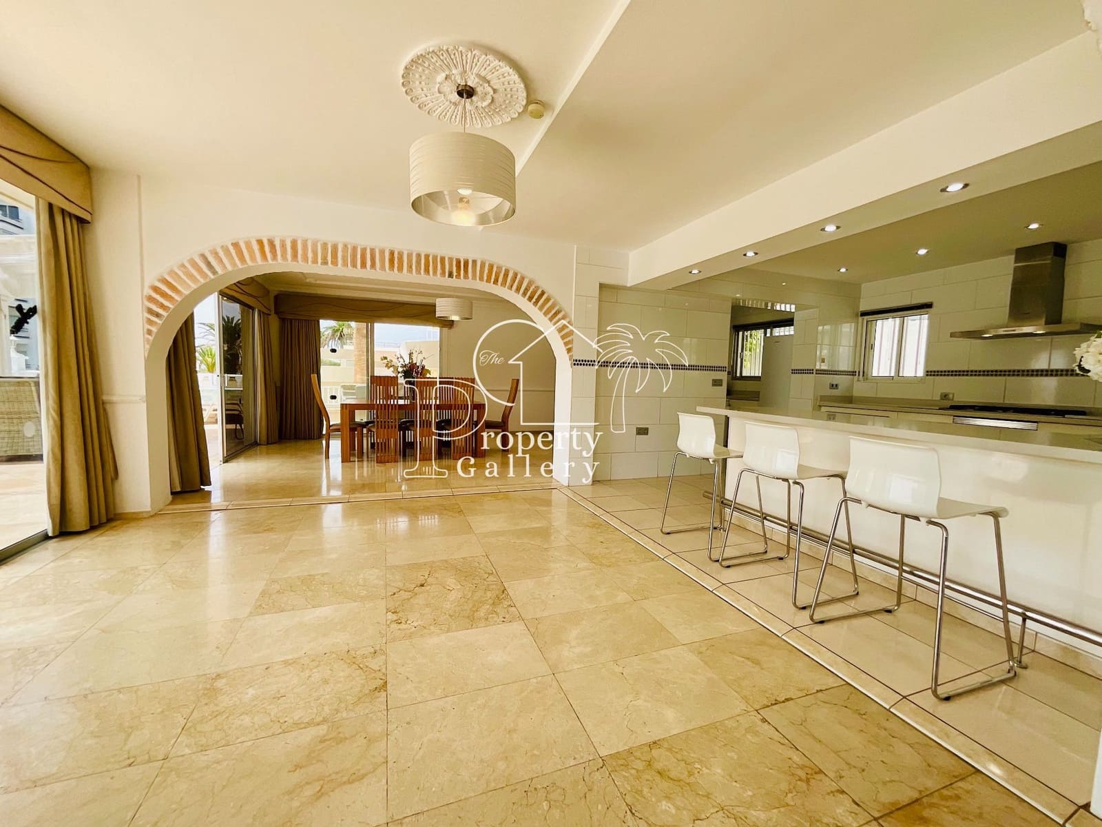 6 soveværelse Villa til salg i Costa Adeje med swimmingpool garage - € 3.800.000 (Ref: 9129450)