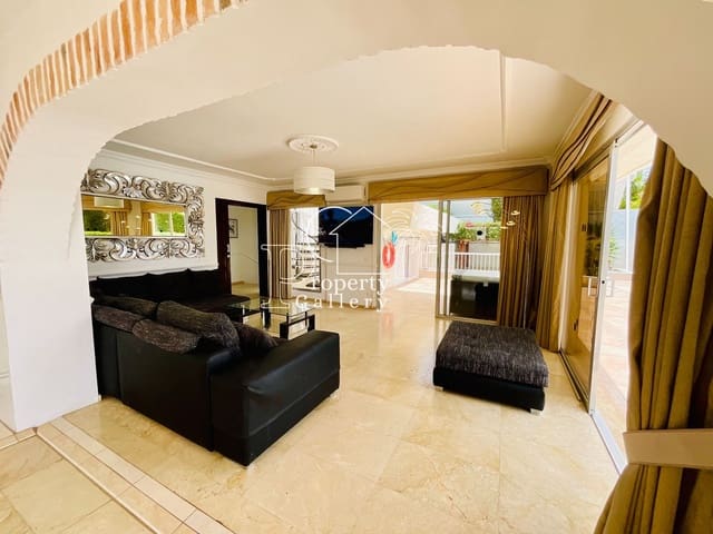 6 bedroom Villa for sale in Playa de las Américas, Adeje with pool garage - € 3,800,000 (Ref: 9129450)