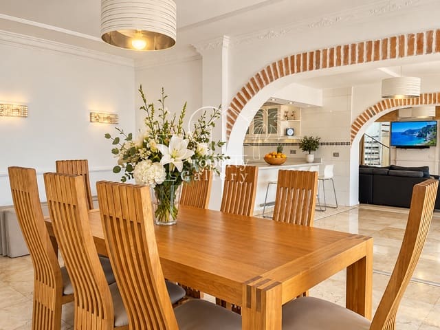 6 makuuhuone Huvila myytävänä paikassa Playa de las Américas, Adeje mukana uima-altaan 
autotalli - 3 750 000 € (Ref: 9129450)