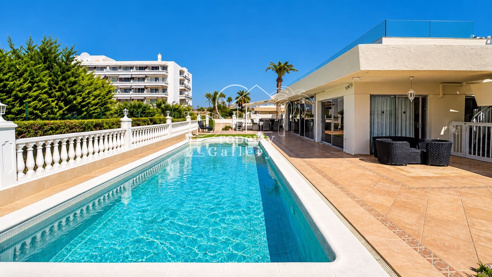 6 makuuhuone Huvila myytävänä paikassa Costa Adeje mukana uima-altaan 
autotalli - 3 750 000 € (Ref: 9129450)