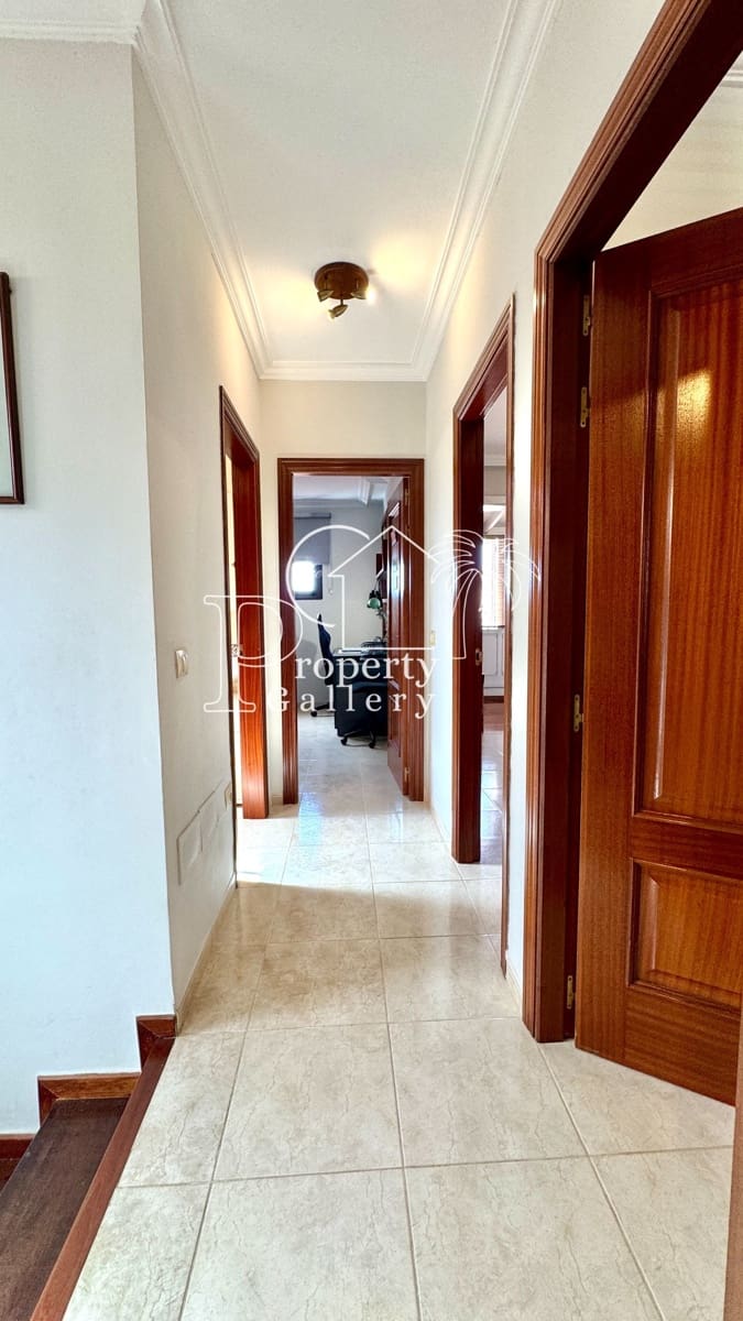 3 soveværelse Villa til salg i Arona med garage - € 485.000 (Ref: 9163371)