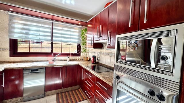 3 chambre Villa/Maison à vendre à Arona avec garage - 485 000 € (Ref: 9163371)