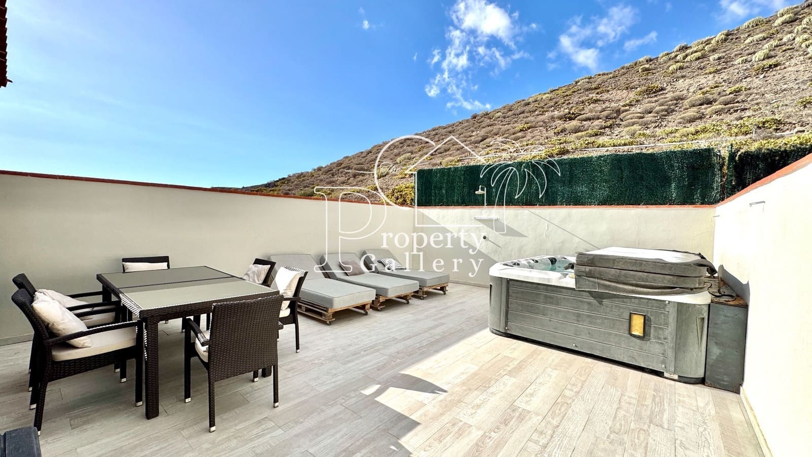 3 bedroom Townhouse for sale in Costa Adeje with garage - € 499,000 (Ref: 9358836)