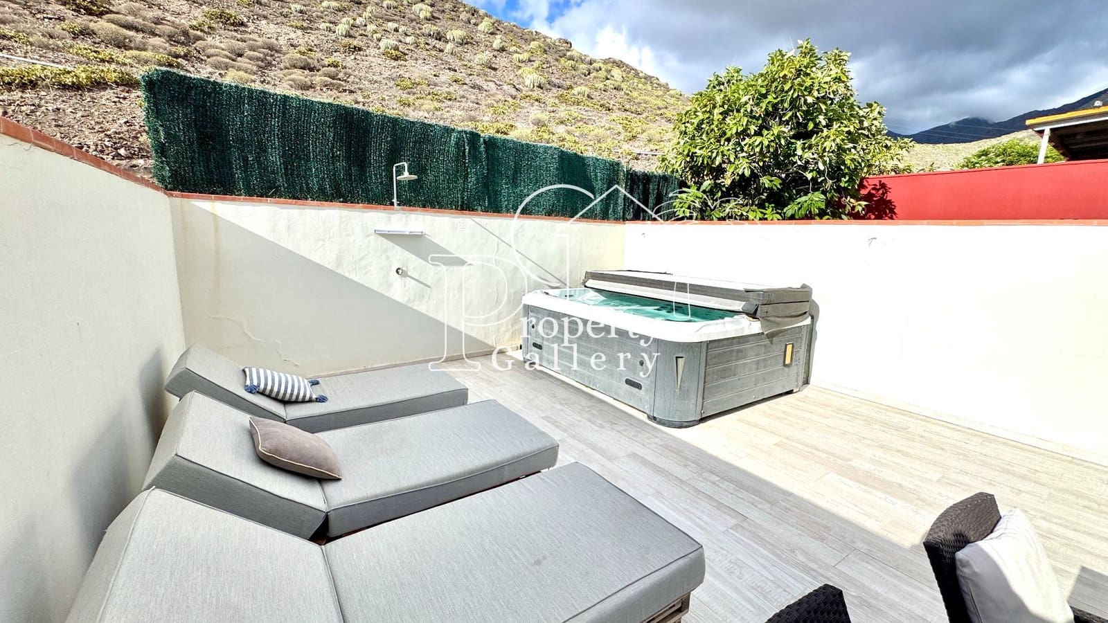 3 bedroom Townhouse for sale in Costa Adeje with garage - € 499,000 (Ref: 9358836)