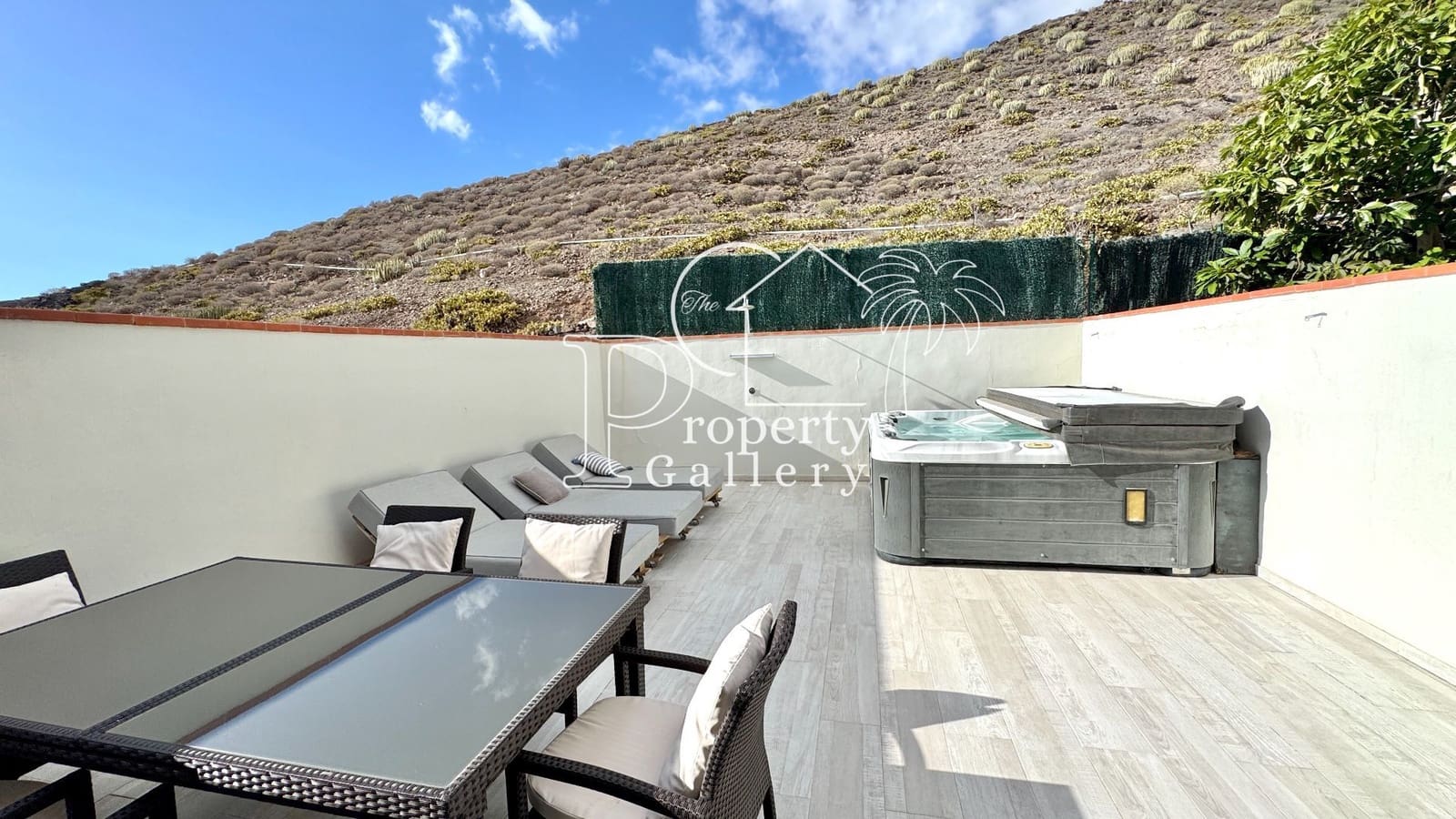 3 bedroom Townhouse for sale in Costa Adeje with garage - € 499,000 (Ref: 9358836)