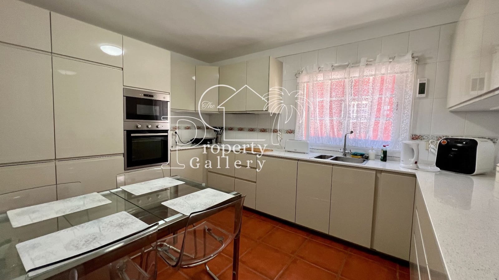 5 Zimmer Haus zu verkaufen in Adeje mit Pool Garage - 395.000 € (Ref: 9450105)