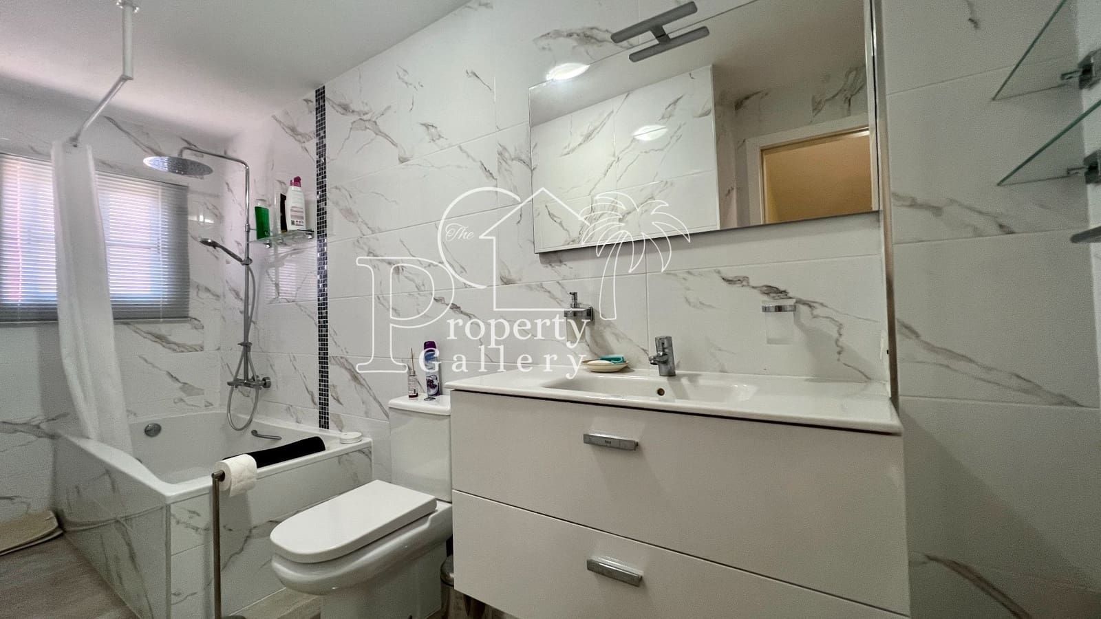 5 sypialnia Dom na sprzedaż w Adeje z basenem garażem - 395 000 € (Ref: 9450105)