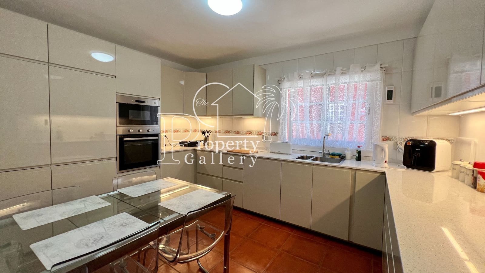 5 Zimmer Haus zu verkaufen in Adeje mit Pool Garage - 395.000 € (Ref: 9450105)