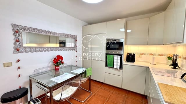 5 chambre Maison de Ville à vendre à Casco Urbano, Adeje avec piscine garage - 395 000 € (Ref: 9450105)