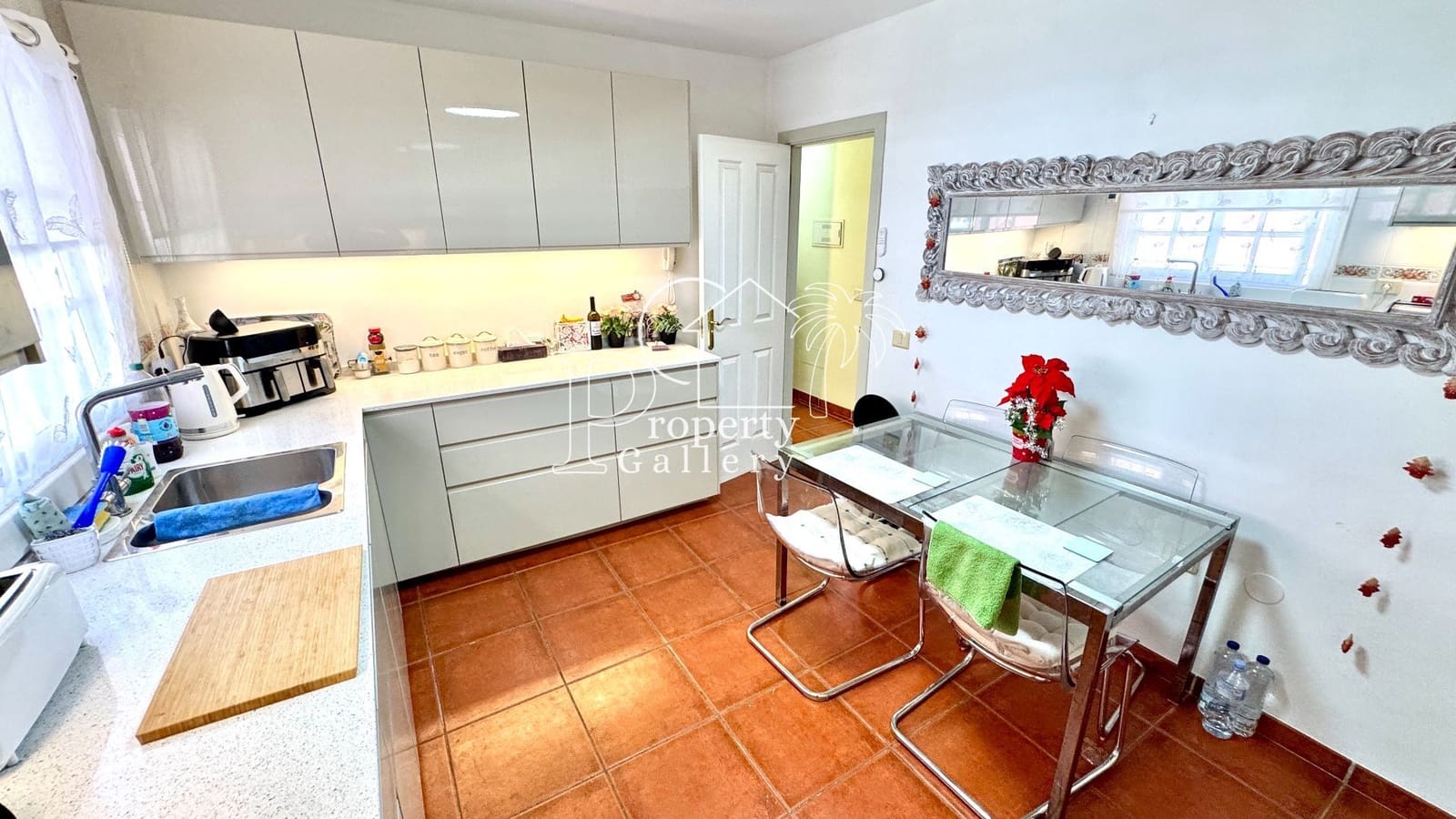 5 sypialnia Dom na sprzedaż w Adeje z basenem garażem - 395 000 € (Ref: 9450105)