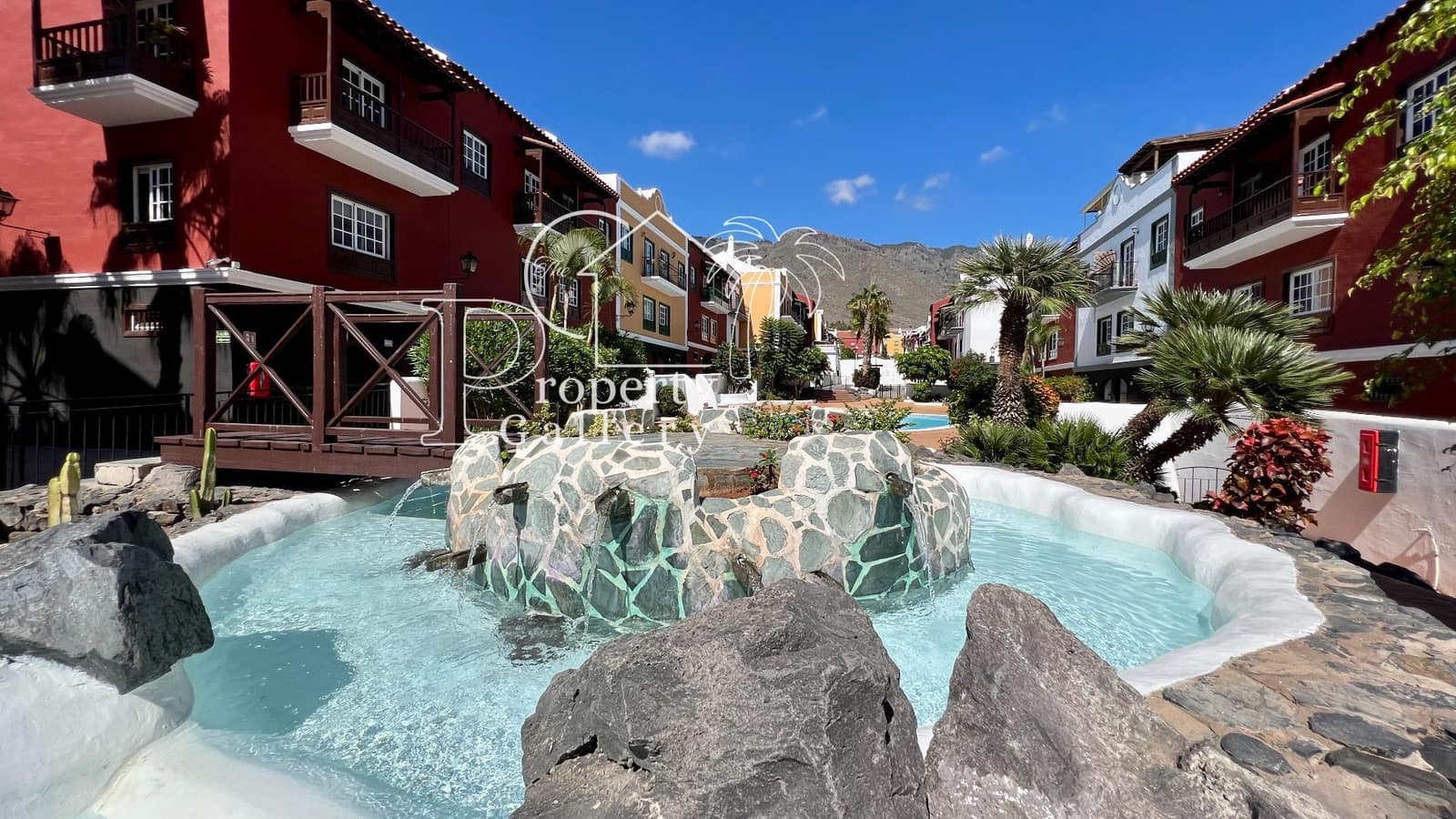 5 sypialnia Dom na sprzedaż w Adeje z basenem garażem - 395 000 € (Ref: 9450105)