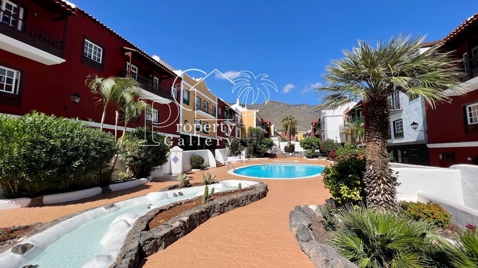 5 sypialnia Dom na sprzedaż w Adeje z basenem garażem - 395 000 € (Ref: 9450105)