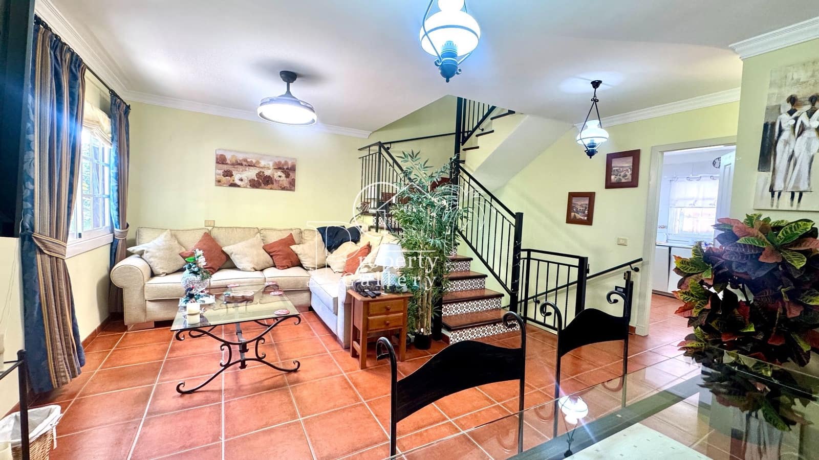 5 soveværelse Semi-Rækkehus til salg i Adeje med swimmingpool garage - € 395.000 (Ref: 9450105)