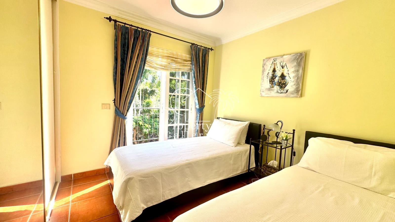 5 soveværelse Semi-Rækkehus til salg i Adeje med swimmingpool garage - € 395.000 (Ref: 9450105)