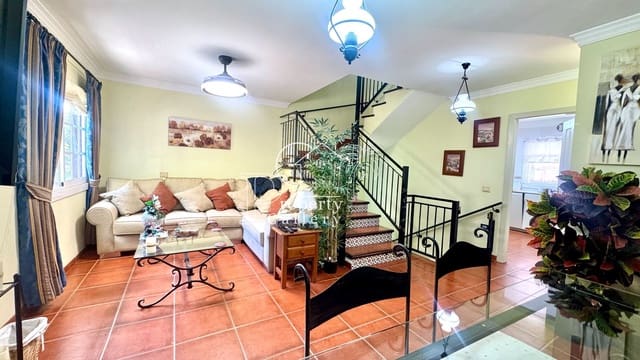 5 chambre Villa/Maison Semi-Mitoyenne à vendre à Casco Urbano, Adeje avec piscine garage - 395 000 € (Ref: 9450105)