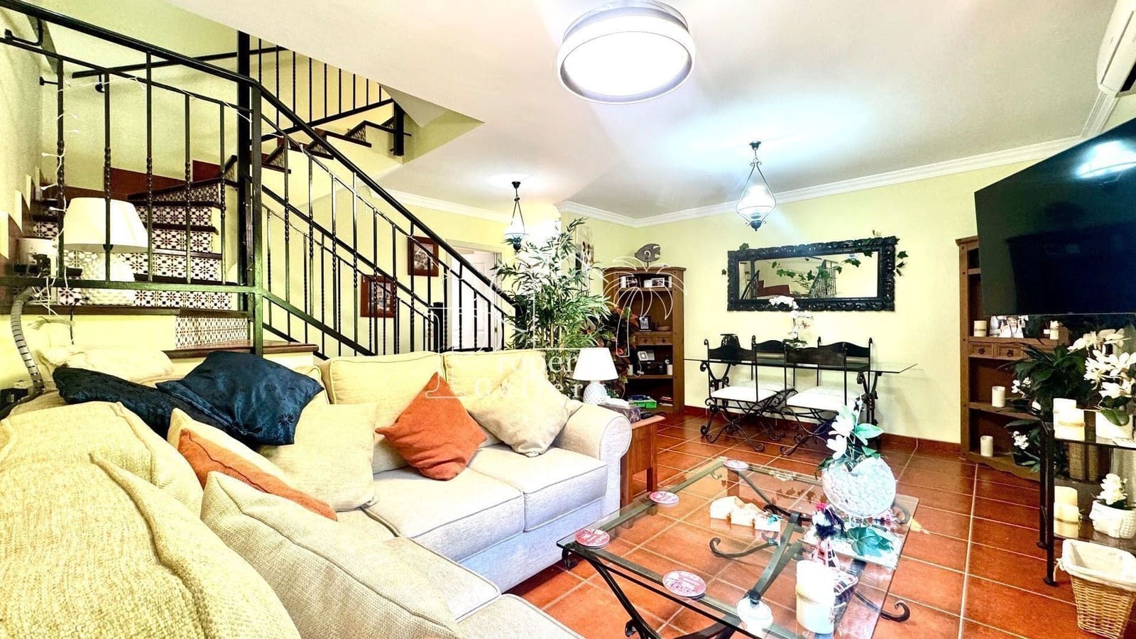 5 soveværelse Semi-Rækkehus til salg i Adeje med swimmingpool garage - € 395.000 (Ref: 9450105)