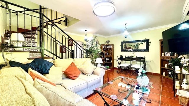 5 chambre Villa/Maison Semi-Mitoyenne à vendre à Casco Urbano, Adeje avec piscine garage - 395 000 € (Ref: 9450105)