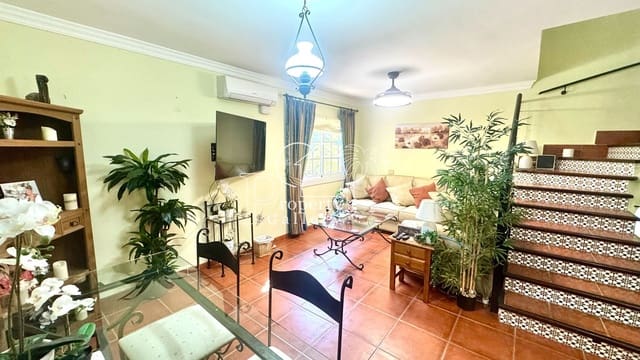 5 chambre Villa/Maison Semi-Mitoyenne à vendre à Casco Urbano, Adeje avec piscine garage - 395 000 € (Ref: 9450105)