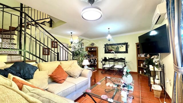 5 chambre Villa/Maison Semi-Mitoyenne à vendre à Casco Urbano, Adeje avec piscine garage - 395 000 € (Ref: 9450105)