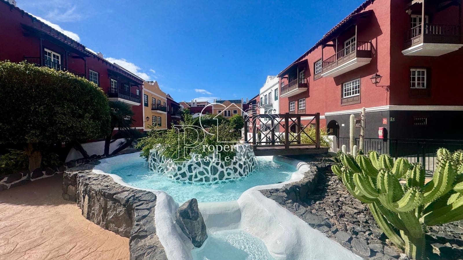 5 soveværelse Semi-Rækkehus til salg i Adeje med swimmingpool garage - € 395.000 (Ref: 9450105)