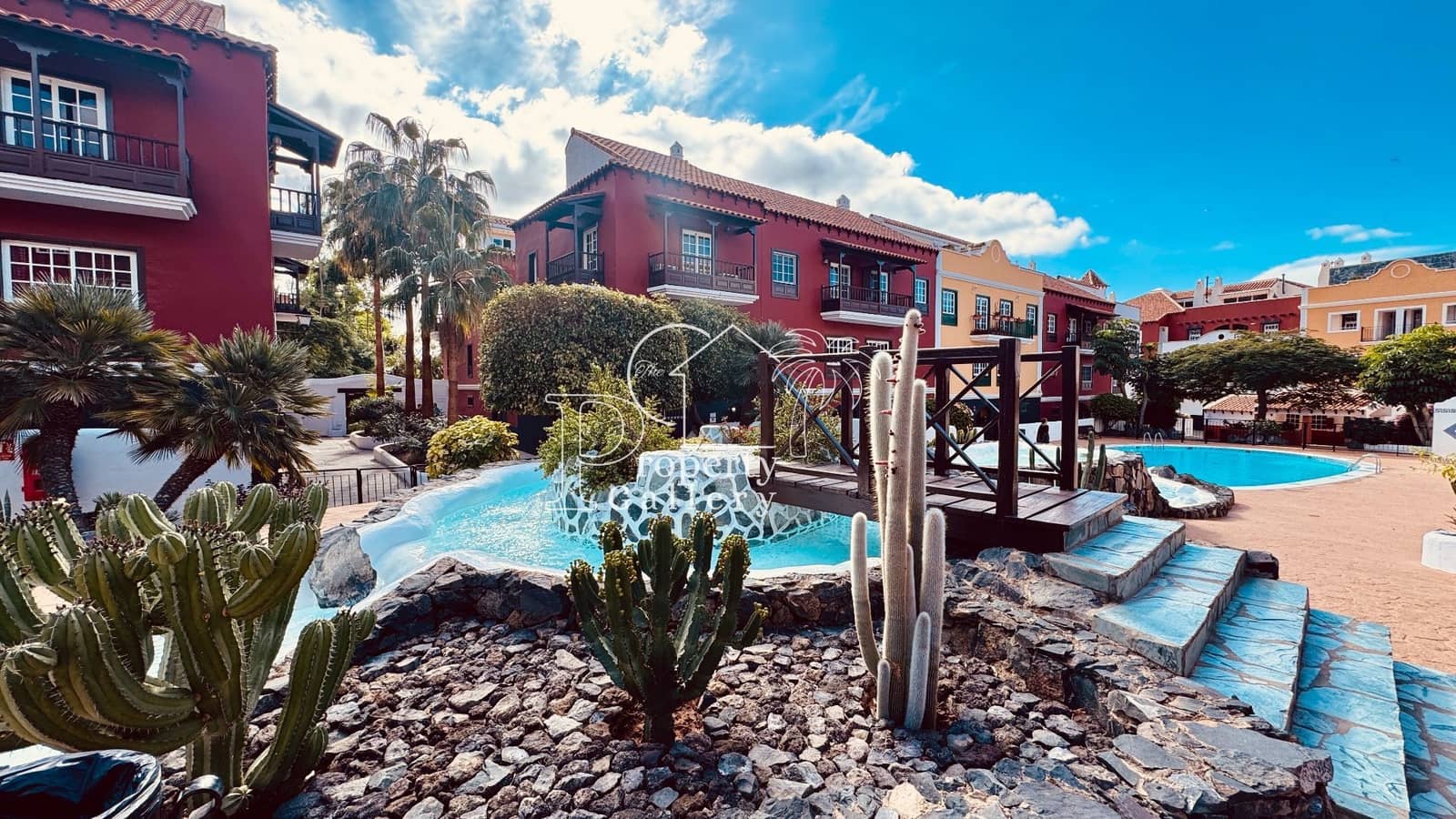 5 soveværelse Semi-Rækkehus til salg i Adeje med swimmingpool garage - € 395.000 (Ref: 9450105)