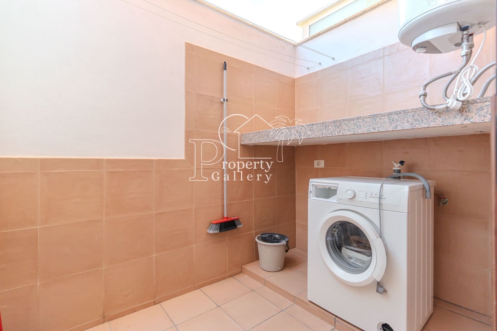 3 sypialnia Dom na sprzedaż w Playa del Duque z basenem garażem - 1 280 000 € (Ref: 9451767)