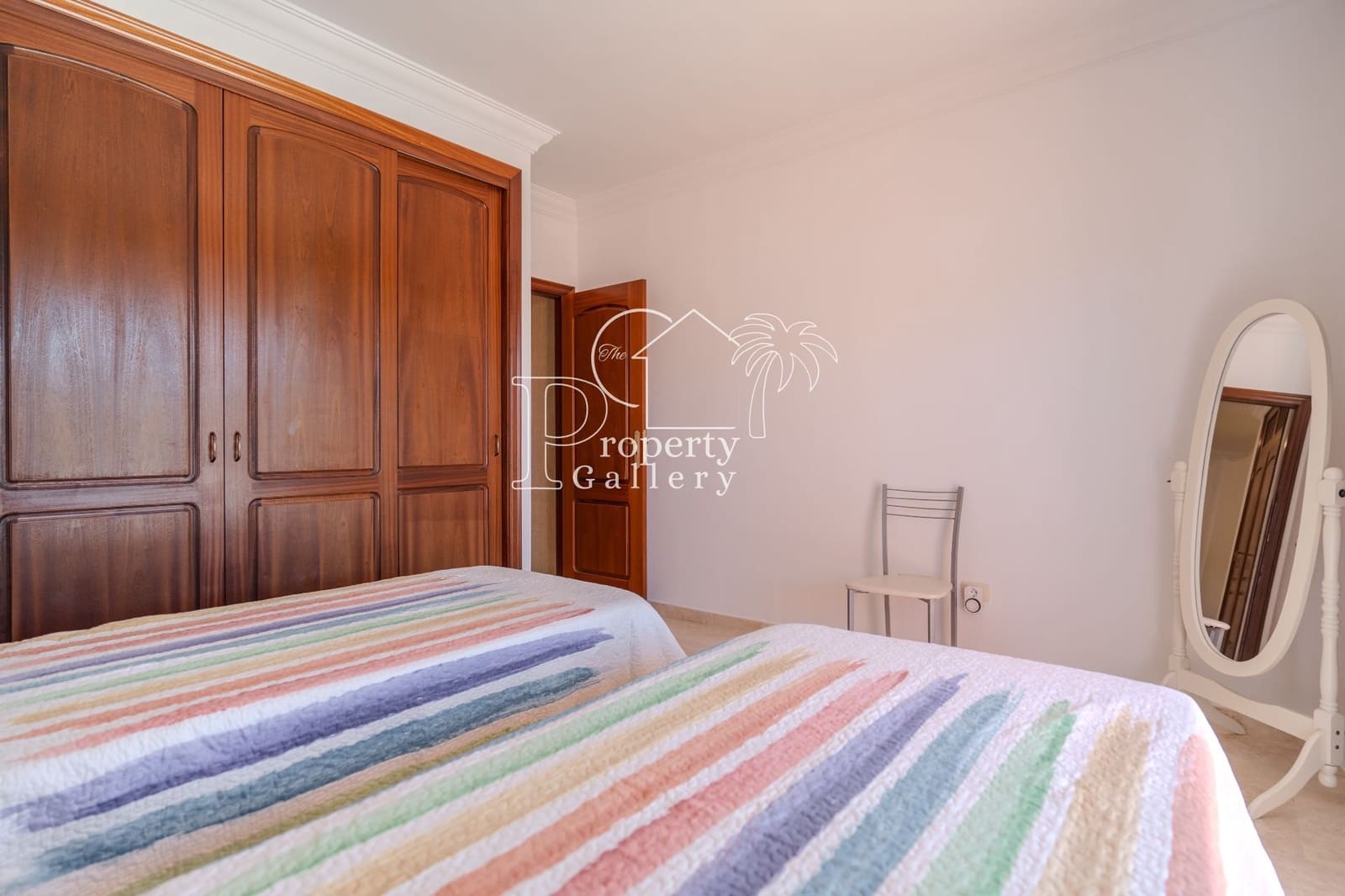 3 sypialnia Dom na sprzedaż w Playa del Duque z basenem garażem - 1 280 000 € (Ref: 9451767)