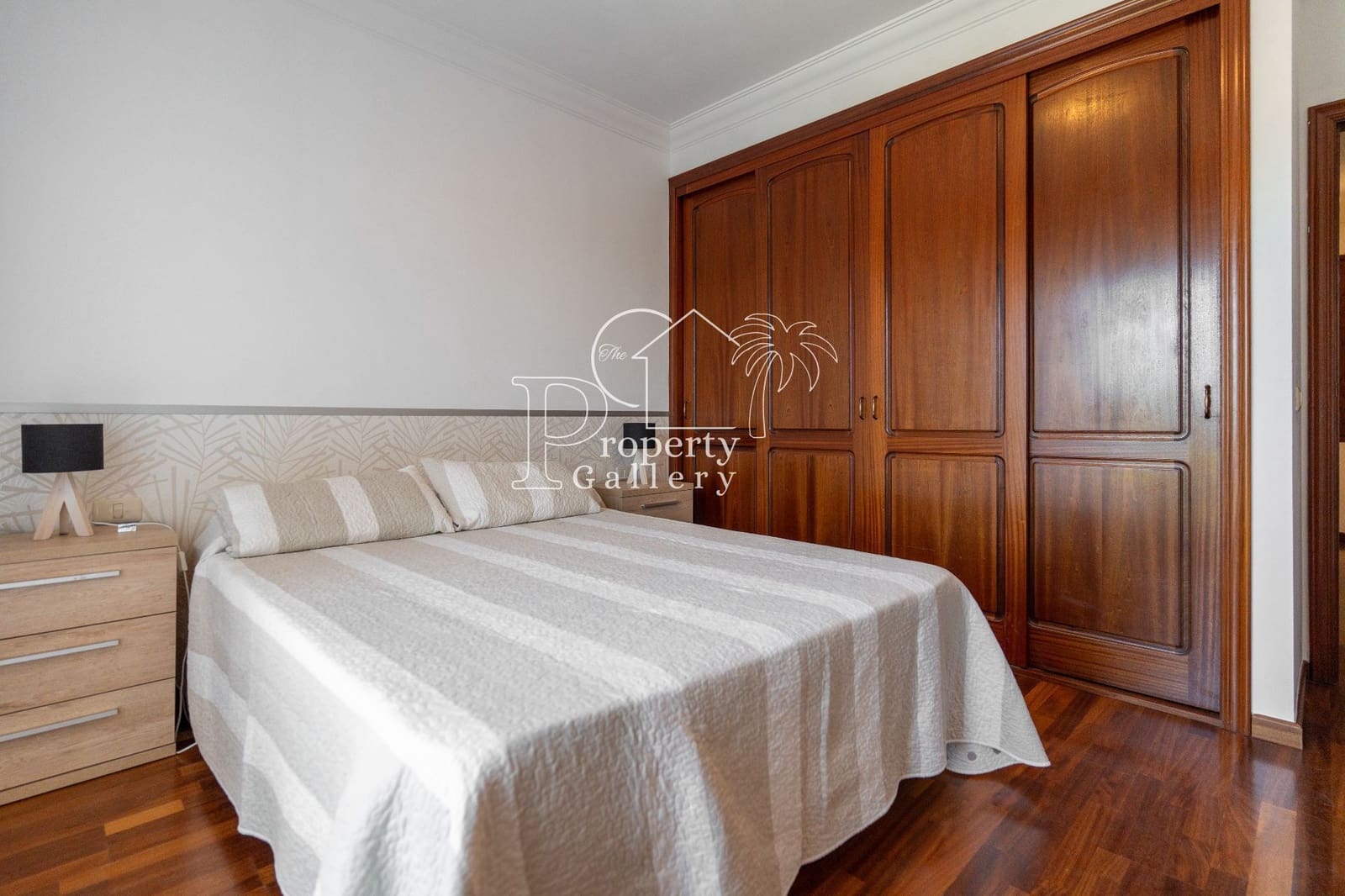 3 sypialnia Dom na sprzedaż w Playa del Duque z basenem garażem - 1 280 000 € (Ref: 9451767)