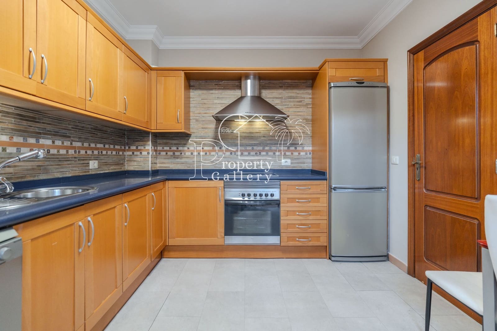 3 sypialnia Dom na sprzedaż w Playa del Duque z basenem garażem - 1 280 000 € (Ref: 9451767)