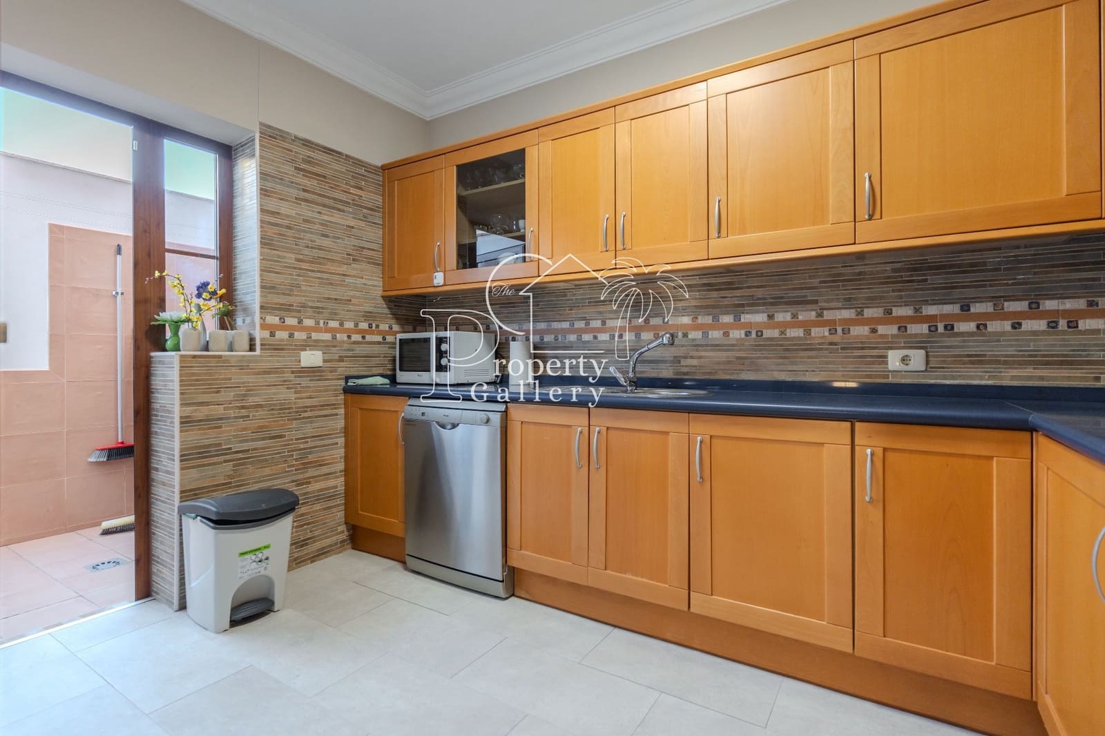 3 sypialnia Dom na sprzedaż w Playa del Duque z basenem garażem - 1 280 000 € (Ref: 9451767)