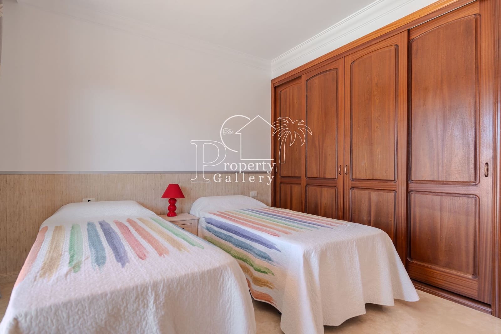 3 sypialnia Dom na sprzedaż w Playa del Duque z basenem garażem - 1 280 000 € (Ref: 9451767)