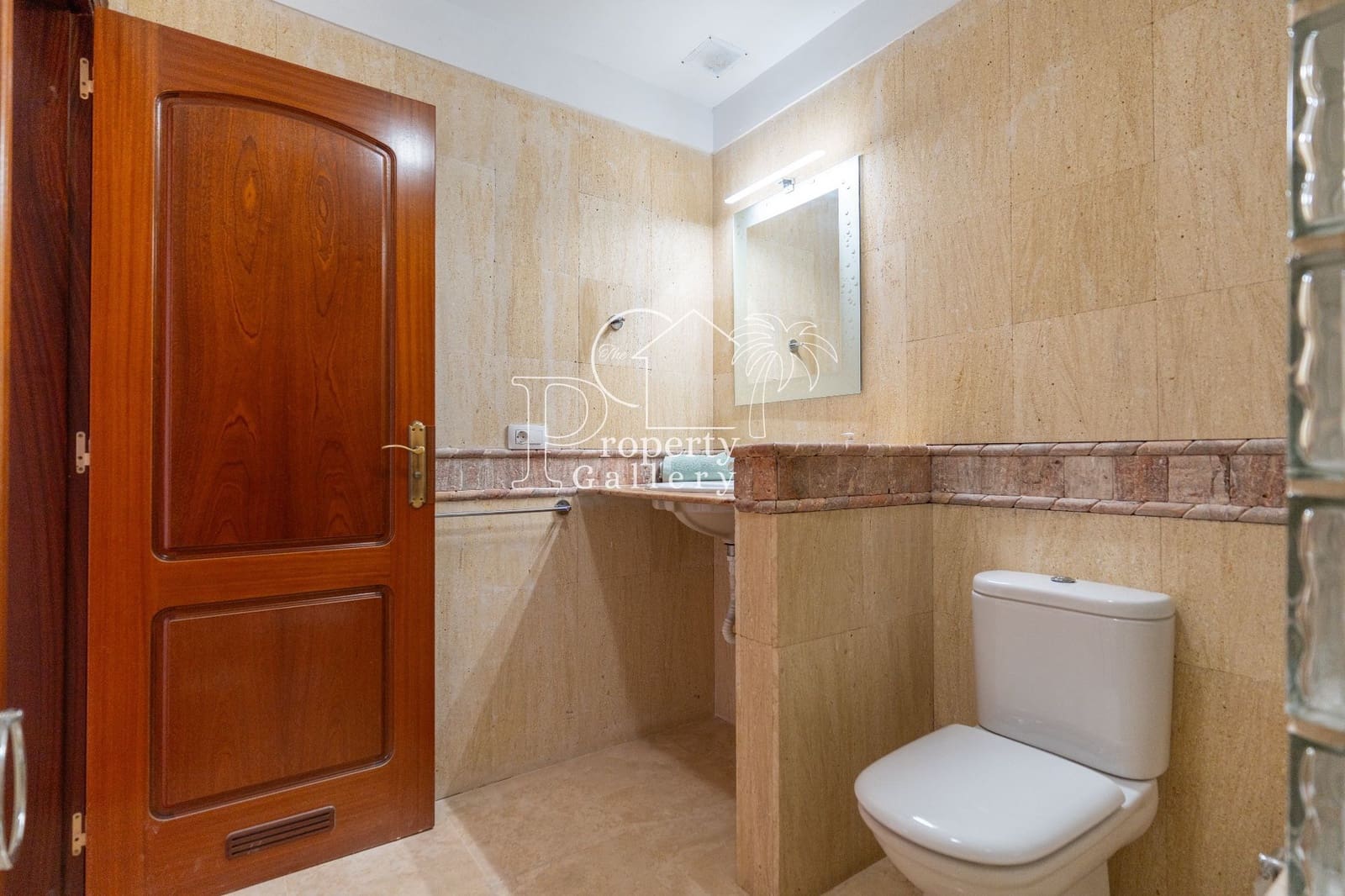 3 sypialnia Dom na sprzedaż w Playa del Duque z basenem garażem - 1 280 000 € (Ref: 9451767)