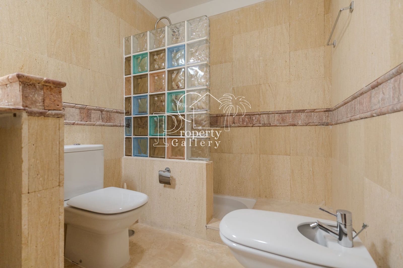 3 sypialnia Dom na sprzedaż w Playa del Duque z basenem garażem - 1 280 000 € (Ref: 9451767)